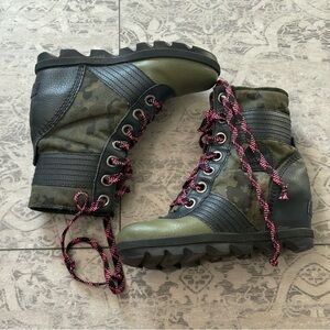 SOREL | Girls Lexie Black Leather/Camo Lace-Up Waterproof Wedge Heel Boots SZ 1